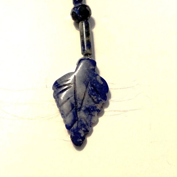 Sodalite Leaf Keychain – Wisdom, Intuition & Inner Balance - Picture 4 of 7